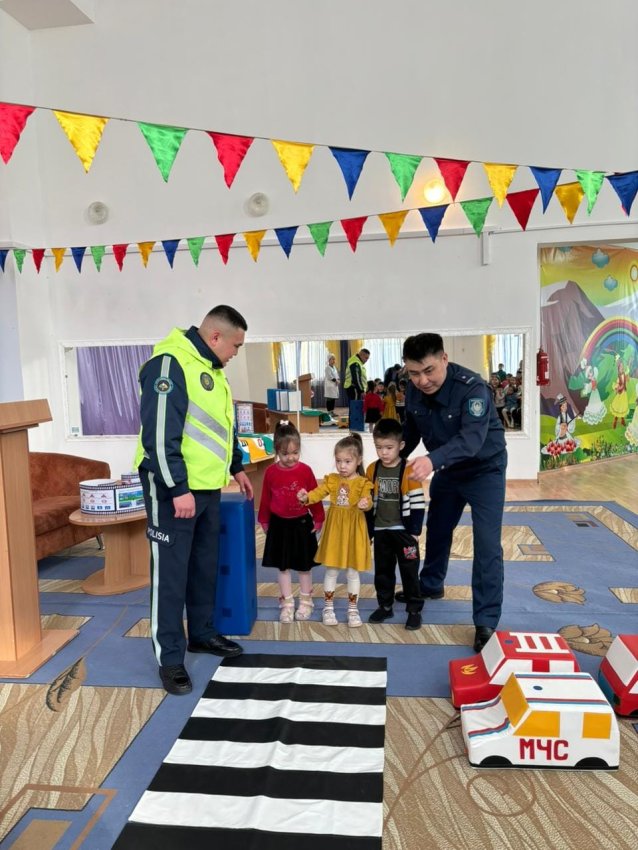 ҚР ІІМ Байқоңыр өкілдігінің әкімшілік полиция бөлімі Жол және техникалық инспекция тобының аға инспекторы , полиция майоры Сагимбаев Айдос Шарапович мырза,әкімшілік полиция бөлімінің патрульдік полицейі,полиция сержанты Башаров Нұрбол мырза келіп ере
